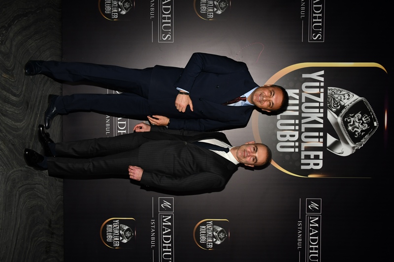 Yüzüklüler Kulübü : �� Ve Cemiyet Dünyas�n�n Seçkin �simlerini Madhu�s�un E�siz Ambiyans�nda Bulu�turdu